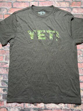 Yeti Shirt Mens Medium Brown Camo Short Sleeve Casual Outdoor Hiking Spell Out
